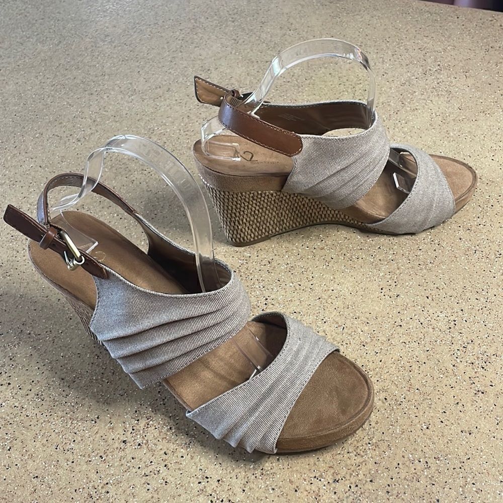 A2 AEROSOLES "May Plush" in Tan Canvas w Woven Grass Wrapped Wedge Heel Sandals